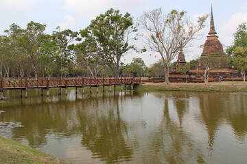 ruined buddhist temple (wat sa si) in sukhothai (thailand) 
