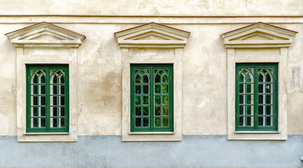 Obraz premium Three Symmetrical Green Vintage Windows