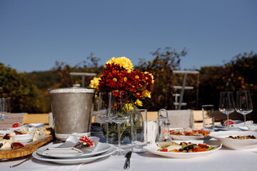 table decoration for gathering, wedding, party, dinner, and many more