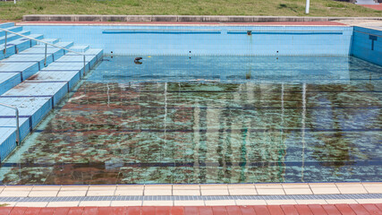 Fototapeta na wymiar Swimming Pool Empty Dirty Water Public Facility Outdoors.