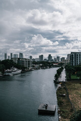 Obraz premium view of the city river miami trees boat buildings urban clouds sky 
