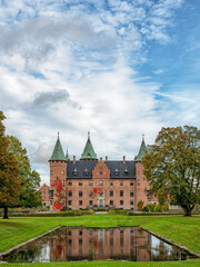 Fototapeta na wymiar Trolleholm Castle with Autumn Colours