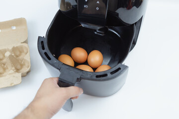 Fry eggs in a simple oil-free fryer. just a few steps