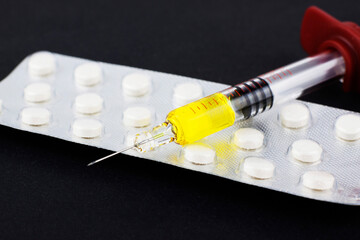 Syringes and medicines, ideal image for the medical field during pandemics