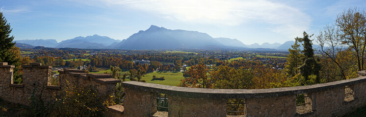 Blick von der Richterhoehe in Salzburg auf das Tennengebirge und die Berchtesgadener Berge, Alpen, Oesterreich, Europa