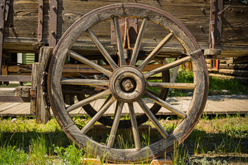 Fototapeta na wymiar Old wooden wagon wheel on a cart