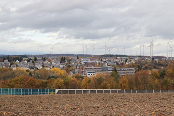 Fototapeta premium Simmern im Hunsrück. Ortsblick im Herbst.