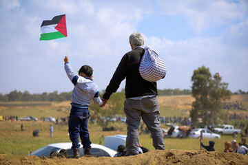 Pictures from the demonstrations on the Gaza border, demanding the lifting of the Israeli siege on the Gaza Strip
