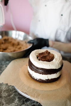 Round Chocolate Cake With White Icing