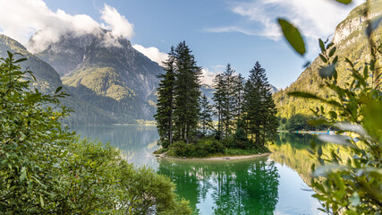 Insel in Gebirgssee