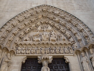 Obraz premium La Santa Iglesia Catedral Basílica Metropolitana de Santa María es un templo catedralicio de culto católico dedicado a la Virgen María, en la ciudad española de Burgos.