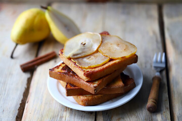 French toast with caramelized pear.