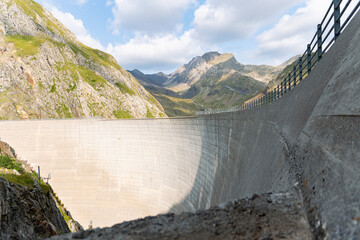 Presa de Llauset (Huesca)
