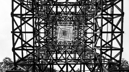Torre del Cable Manizales vista desde abajo