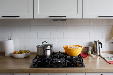 Fototapeta na wymiar stove and saucepan, yellow bowl