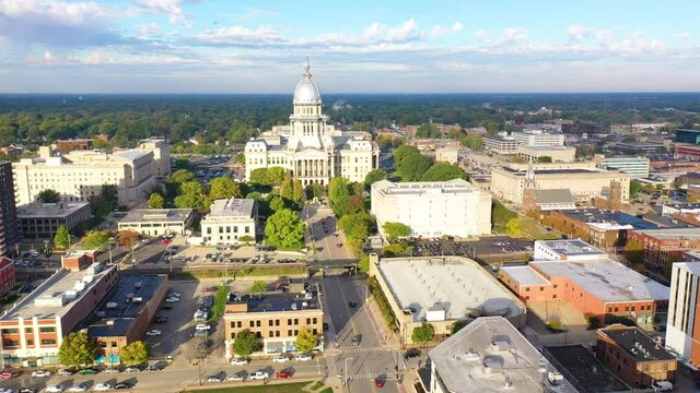 Good aerial approach of the Illinois state capitol building in Springfield, Illinois.