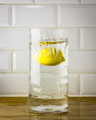 lemon splash water © Gosia