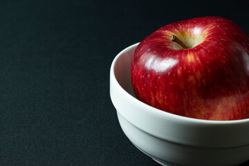 red apples in a bowl