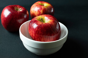 apples in a bowl