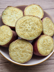 신선한 유기농 뿌리식물 음식 고구마