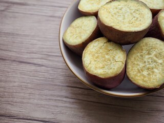 신선한 유기농 뿌리식물 음식 고구마