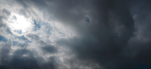 Obraz premium blurred blue sky with clouds and sun in Brazil
