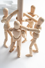 協力する事で立ち上がる