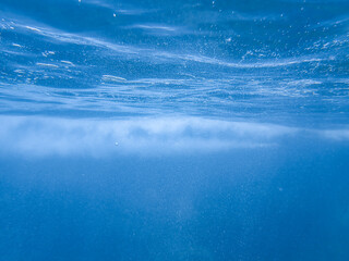 Obraz premium Underwater sea bubbles, bubble wave under the ocean, blue sea water bubble, real picture suitable for background.