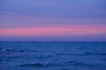 horizon sunset
i took my picture by my custom mode
it has no correction