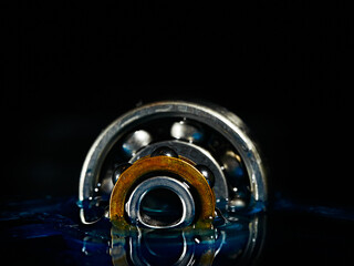 Ball bearing. Lubricating oil.