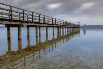 Fototapeta premium Wolkiger Abend am Ammersee in Bayern