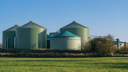 Fototapeta na wymiar Biogasanlage zur Stromerzeugung und Energiegewinnung