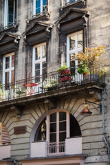 Windows of traditional buildings in Bordeaux