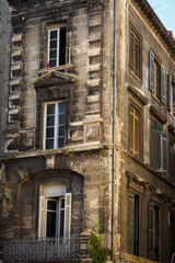 Fototapeta na wymiar Facade of a beautiful typical building in Bordeaux