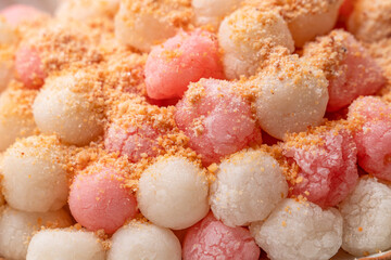Deep-fried red and white tangyuan with peanut powder.