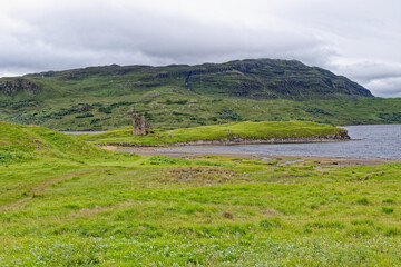 Fototapeta na wymiar The ruins of Ardvreck Castle at Loch Assynt in Scotland