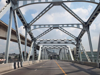 Krung Thep Bridge is a bridge across the Chao Phraya River. It is an open and closed rocking bridge that is still in use in Southeast Asia. It looks like a concrete bridge and has a steel frame. 