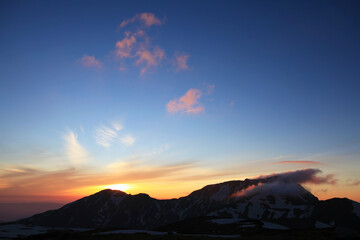 Fototapeta na wymiar 大日連山に沈む美しい夕日