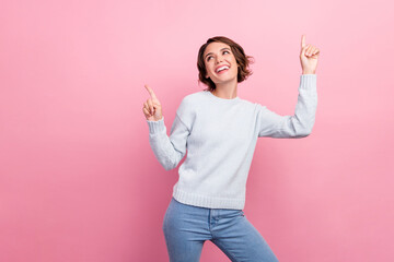 Photo of joyful positive happy point finger empty space recommend news dance isolated on pink color background