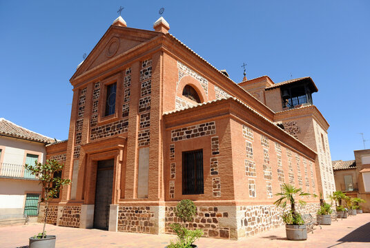 Iglesia de la Asunci&oacute;n en Calzada de Calatrava, pueblo natal de Pedro Almod&oacute;var. Pueblos de Ciudad Real, Castilla la Mancha, Espa&ntilde;a