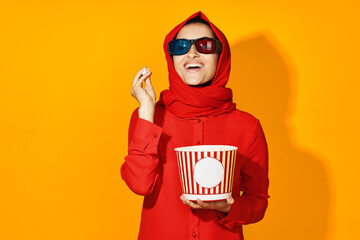 Muslim virtual reality movie fashion fun movie yellow background
