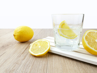 Lemon juice with lemon slices