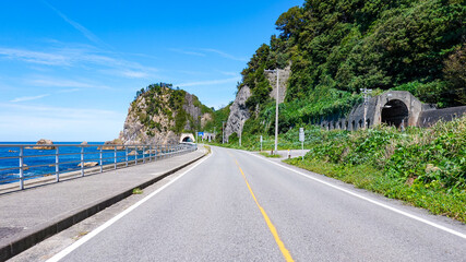 笹川流れ 鳥越山海水浴場（新潟県村上市）