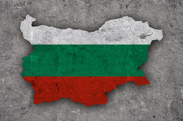 Karte und Fahne von Bulgarien auf verwittertem Beton