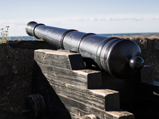 Fototapeta na wymiar Cannon pointed at the sea on the fortress