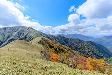 秋の剣山から見た次郎笈　徳島県三好市　Mt.Jirogyu seen from Mt. Tsurugi in...
