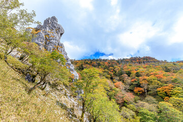 御塔石　秋の剣山　徳島県三好市　Mt. Tsurugi in autumn　Tokushima-ken Miyoshi city