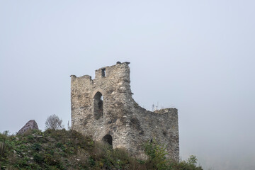 Fototapeta premium View of the ruins of Lauksburg Castle in the Wispertal / Germany in the fog 
