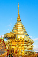 Fototapeta premium Golden pagoda at Phra That Doi Suthep Temple in Chiang Mai, Thailand.