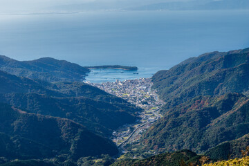 伊豆半島の遊歩道（伊豆山稜線歩道、達磨山周辺）から見る戸田港